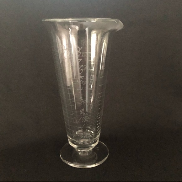 Vintage Glasco Apothecary Measuring Pitcher Beaker Etched Footed - Pour Spout - Picture 4 of 8